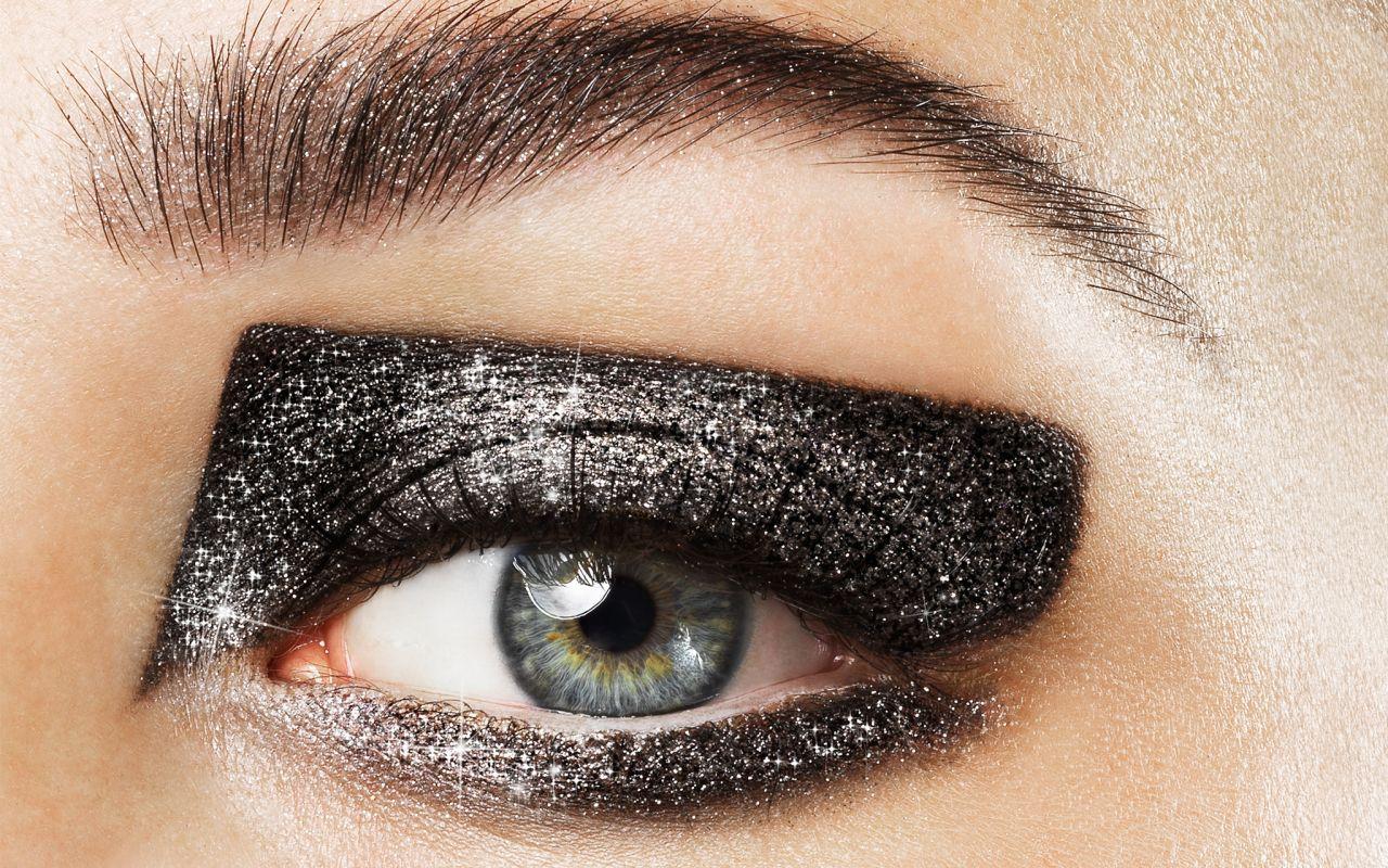 Pupa Ombretto Compatto Glitter Bomb 009 - applicazione del colore