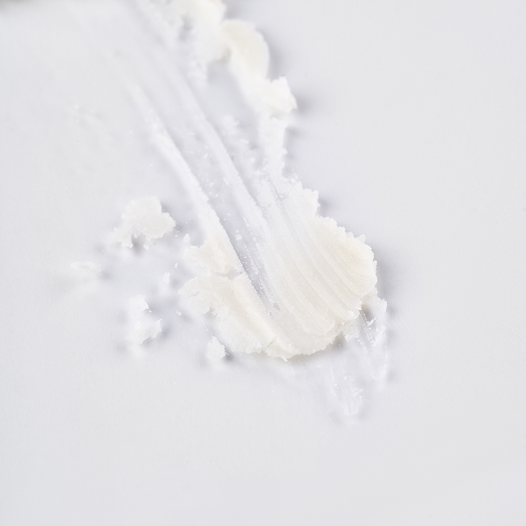 Texture cremosa illuminante in swatches su sfondo bianco
