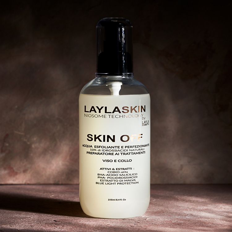 layla-skin-off-acqua-esfoliante-viso-e-collo-250ml Flacone di Layla Skin Off Acqua Esfoliante per viso e collo da 250ML