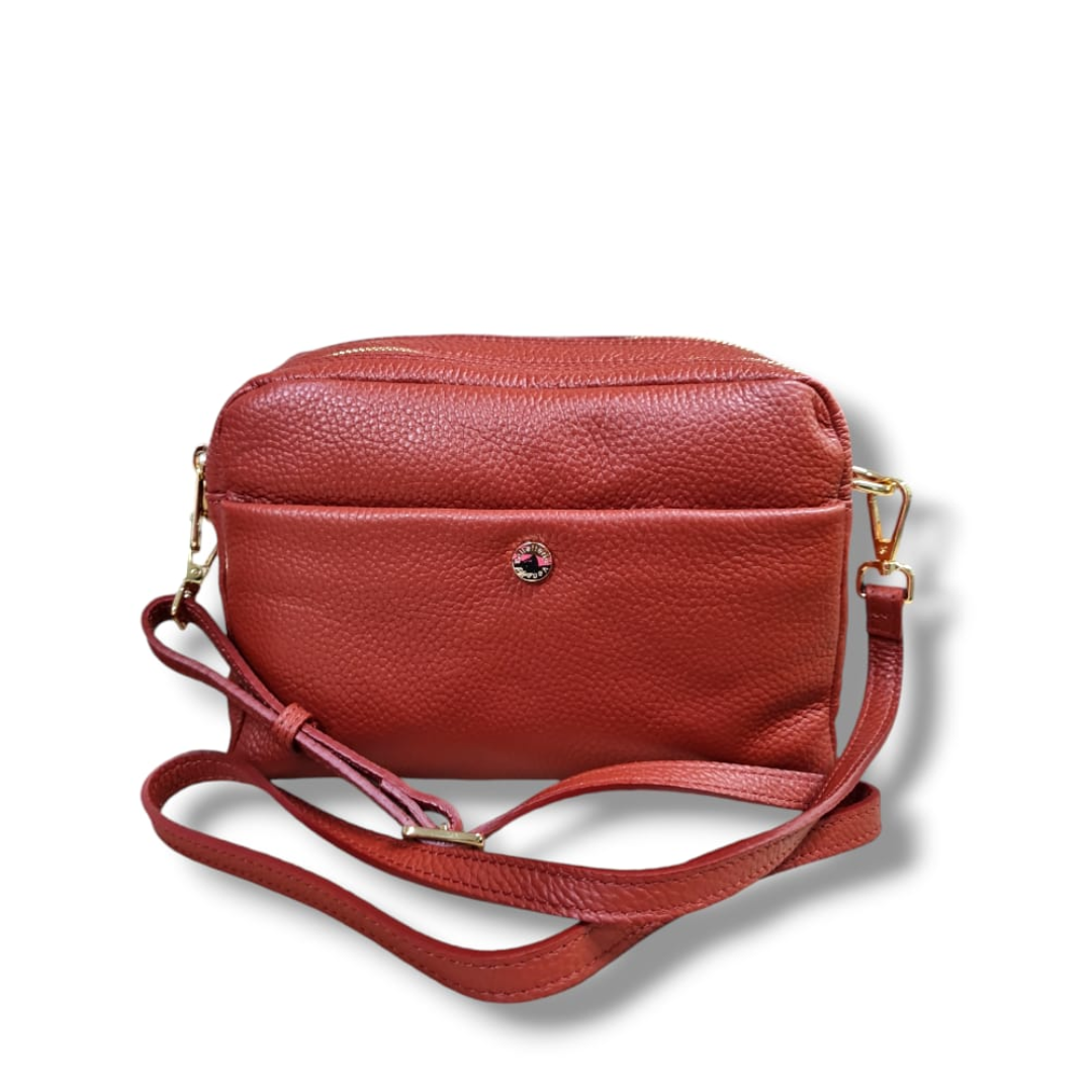 Tracolla in pelle mattone Pelletteria Veneta con dettagli della forma