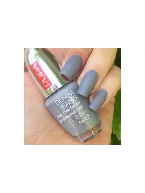 Bottiglia di smalto PUPA Denim Jeans 006 grigio-blu con unghie dipinte della stessa tonalità