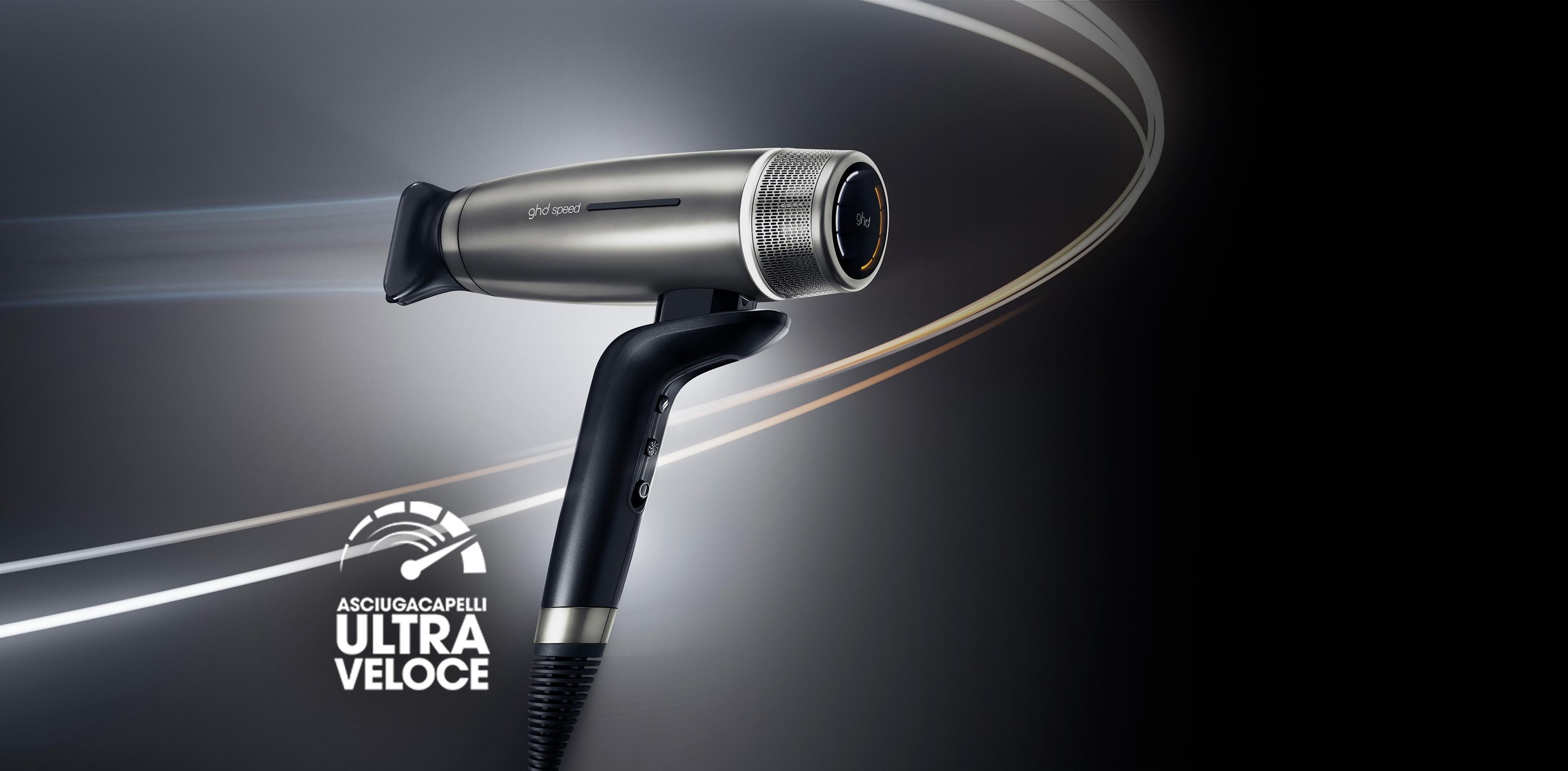 GHD SPEED PHONE A IONI NERO METALLIZZATO Phon in uso con aria in uscita, vista laterale effetto luce